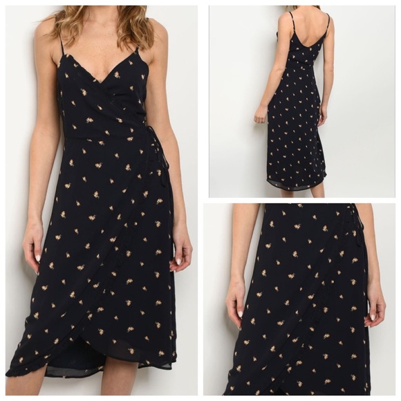 🆕Navy print wrap around dress - Picture 5 of 8